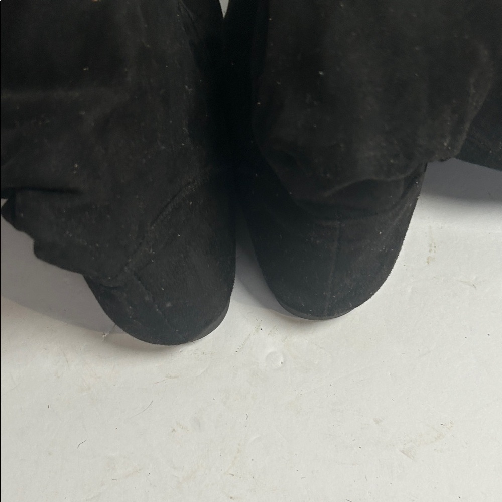 Elegant Black Over the Knee Boots In Size 8W - Picture 8 of 16